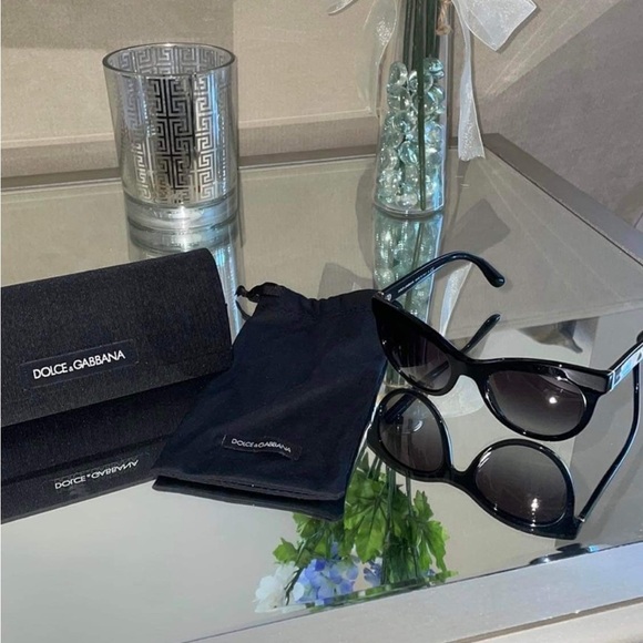 Dolce&Gabbana sunglasses D&G comes with
Box eyewear cat style authentic - Picture 4 of 7